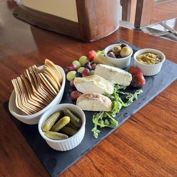Secrets on the Lake - Hotels Near Me - Montville, QLD