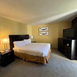Dana Point Marina Inn - My standard king size bed.