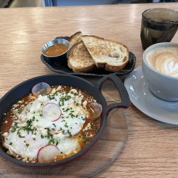 Unido - Huevos skillet with sourdough and a vanilla latte - Coffee Roasteries Near Me - Washington, DC, District of Columbia