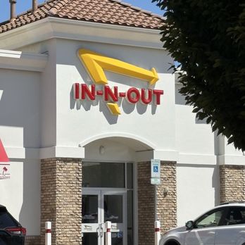 In-N-Out Burger - Front door, but not from today. Today's line went out that door and down to the right past the bricks. - Burgers Near Me - Keizer, Oregon In-N-Out Burger - Front door, but not from today. Today's line went out that door and down to the right past the bricks. - Burgers Near Me - Keizer, Oregon