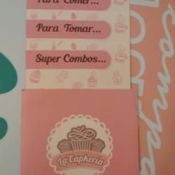 La Capkeria - El diseño de la carta es re original, son tres "tarjetas" en un sobre