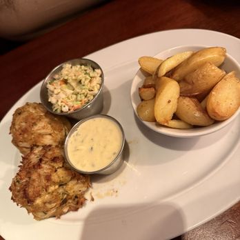 Clyde's at Mark Center - Jumbo Lump Crab Cake - American Near Me - Alexandria, Virginia