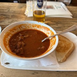 Restaurant Oma's Küche - Gulaschsuppe