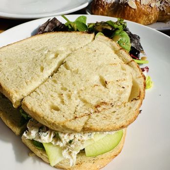 Flower House Cafe - Chicken sandwich - New American Near Me - Langley, Washington
