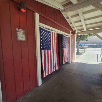Copper Top BBQ - Side area dining - Barbeque Near Me - Big Pine, California Copper Top BBQ - Side area dining - Barbeque Near Me - Big Pine, California