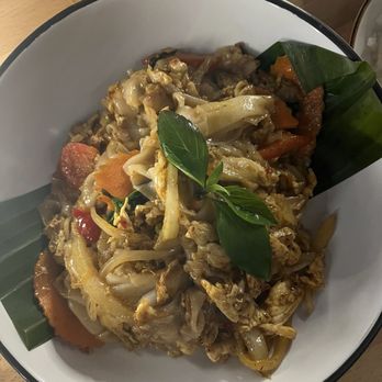 Dara - Pad Kee Mao - Thai Near Me - Philadelphia, Pennsylvania