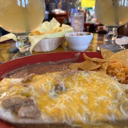 Three Amigos Mexican Restaurant & Cantina - Chilis verde burrito