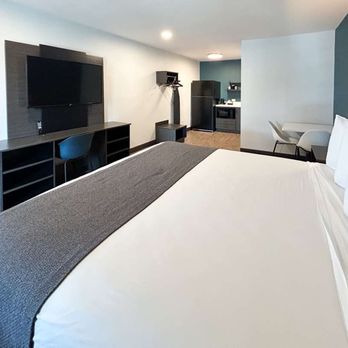 Corona Del Sol - Studio Corona CA West Single King - Hotels Near Me - Corona, California Corona Del Sol - Studio Corona CA West Single King - Hotels Near Me - Corona, California