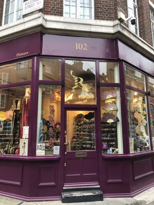 V V Rouleaux by null