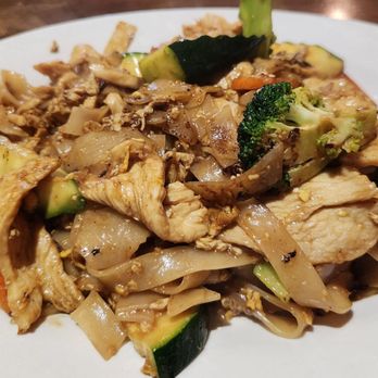 Ida Thai Cuisine - Chicken Pad See Ew. - Thai Near Me - Wilmington, North Carolina