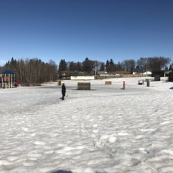 Albert Lacombe School - Winter ball hockey!