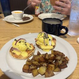 Smoked salmon Benedict