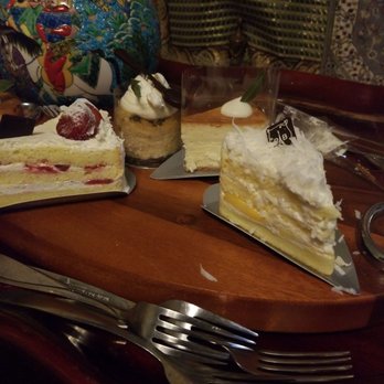 Paris Baguette - Mango cake - Coffee & Tea Near Me - Queens, New York