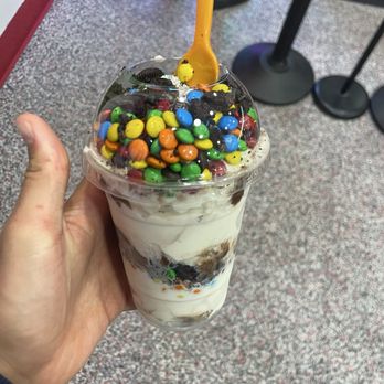 Frosty King - Fudge Brownie Ice Cream with M&M's and Oreos - Ice Cream & Frozen Yogurt Near Me - Edgewater, Florida