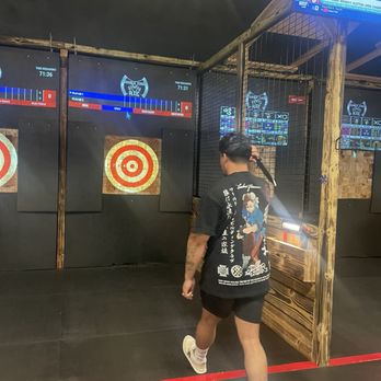 Double Edge Axe Throwing - Axe Throwing Near Me - Centennial, Colorado