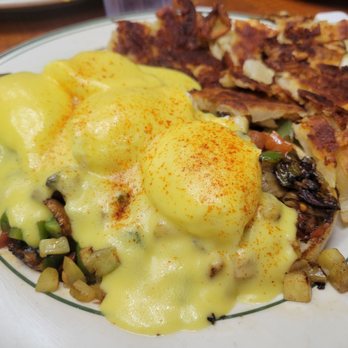 Red Apple Pancake House - Farmers Benedict - Breakfast & Brunch Near Me - Carol Stream, Illinois