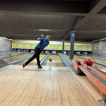 Mahall's - Bowling lanes - Bowling Near Me - Lakewood, Ohio