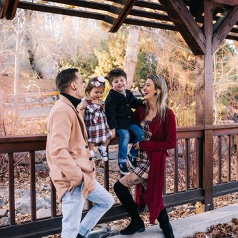 Alex Echeverria Photography - Family Pictures on the bridge - Session Photography Near Me Alex Echeverria Photography - Family Pictures on the bridge - Session Photography Near Me