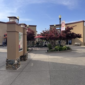 Folsom Premium Outlets - Shopping Centers Near Me - Folsom, California
