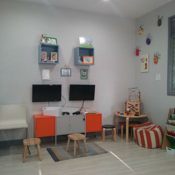 San Leandro Braces - Waiting room. Cute decor - Orthodontists Near Me - San Leandro, California