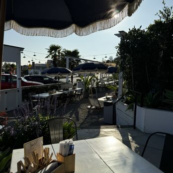 White Caps Beach Club - Nice ambience - Food Trucks Near Me - Summerland, California White Caps Beach Club - Nice ambience - Food Trucks Near Me - Summerland, California