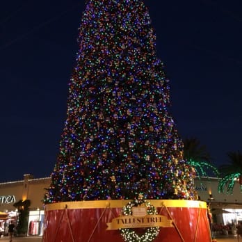 Citadel Outlets - The Chirstmas tree during the holidays - Outlet Stores Near Me - Los Angeles, California