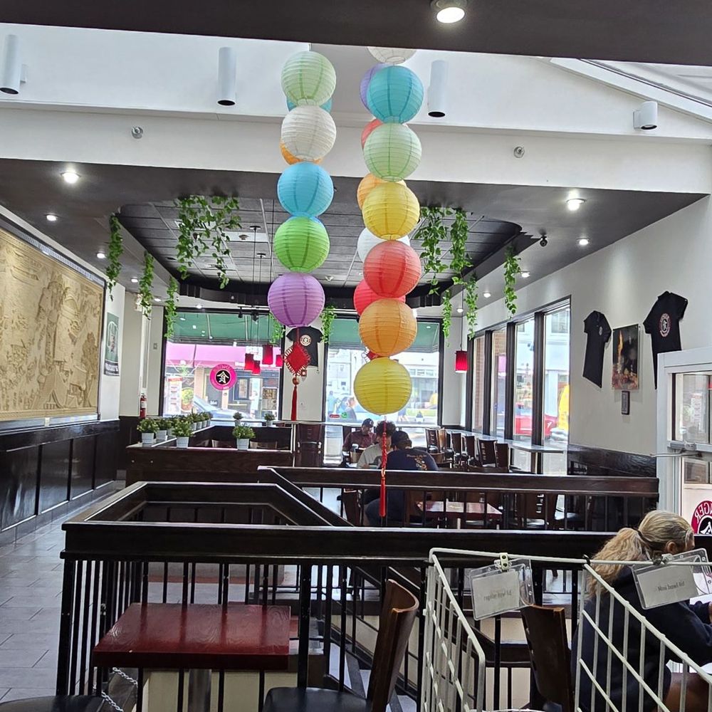 Ginger Asian Kitchen - Dining room - Sushi Bars Near Me - Athens, Ohio