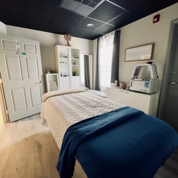 Hidden Gem Beauty and Wellness - Skin care and feet, Yes, they have an aesthetician and reflexologist! - Reflexology Near Me - Oakland, New Jersey Hidden Gem Beauty and Wellness - Skin care and feet, Yes, they have an aesthetician and reflexologist! - Reflexology Near Me - Oakland, New Jersey