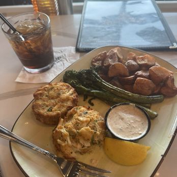 Arbuckle’s Bar & Grill - Crabcakes - American Near Me - Virginia Beach, Virginia