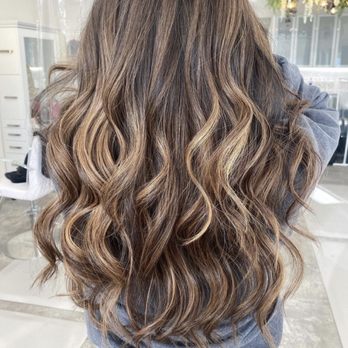 Nine Two Five Salon - Hair Salons Near Me - Hayward, California