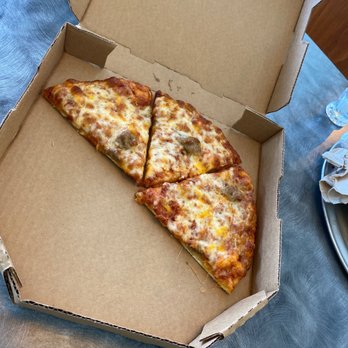 Round Table Pizza - The Italian Sausage pizza I ordered had one tiny little piece of sausage on each slice of pizza. WTH ???   Really ??? - Pizza Near Me - Kailua, Hawaii
