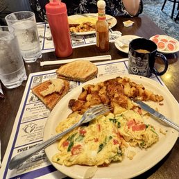 Great omelette with onion, tomato, spinach and cheese. Nicely done breakfast potatoes. Good toast and coffee.