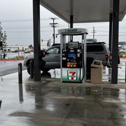 7-Eleven - Gas pumps