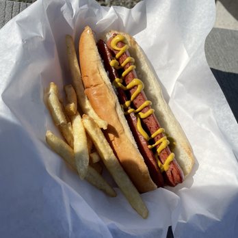 Dinky Diner - Hot dog for my kiddo - Food Trucks Near Me - Clarksburg, California