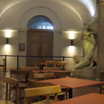 St. Paul's Cathedral - Cafe tables and chairs next to a crypt marble statue. - Landmarks & Historical Buildings Near Me - London, XGL