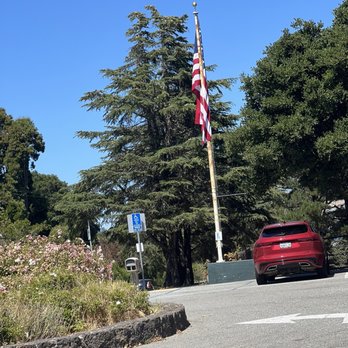 Sausalito Dog Park - Parking lot with flag! - Dog Parks Near Me - Sausalito, California Sausalito Dog Park - Parking lot with flag! - Dog Parks Near Me - Sausalito, California