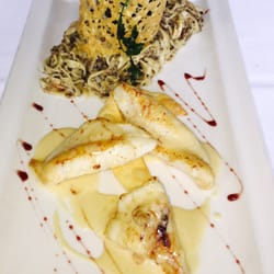 La Table du Marché - Filets de St.Pierre ( pêche locale) , sauce au champagne et ses tagliatelles " maison" aux champignons de Paris en persillade