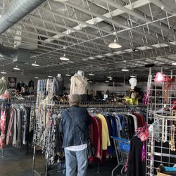 WEAVE Thrift - Inside: clean & organized