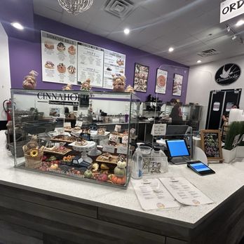 Cinnaholic - Front counter - Bakeries Near Me - Schaumburg, Illinois