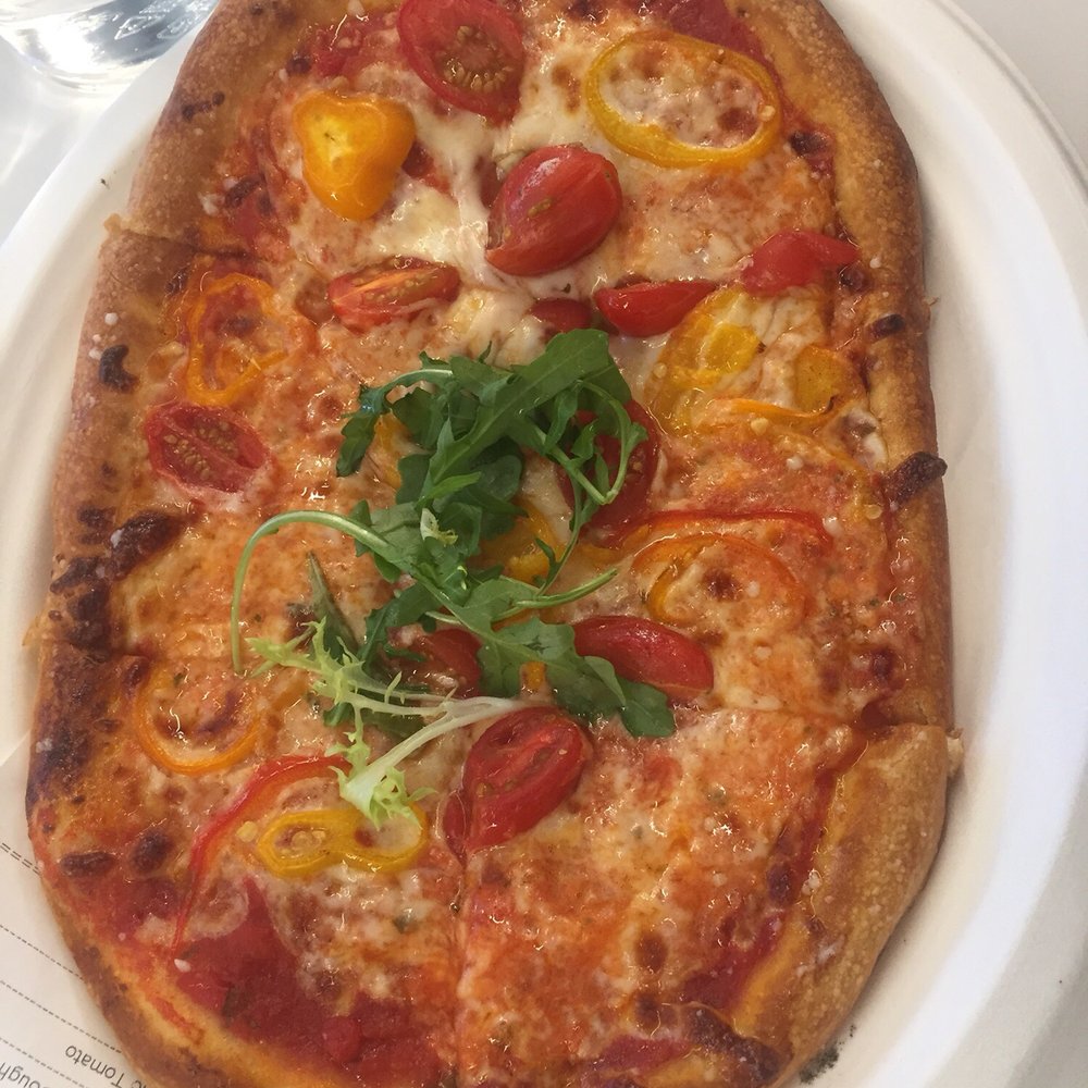 Oceanview Terrace - Personal pizza with sweet peppers and tomatoes - Cafeteria Near Me - La Jolla, California