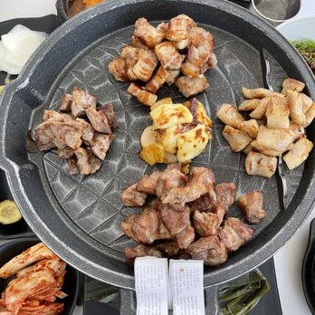Sookdal - Combo C. From top Pork belly. Jowl. Pork shoulder. Beef skirt. And pineapple. Cheese. Mushroom in the middle. - Korean Near Me - Garden Grove, California