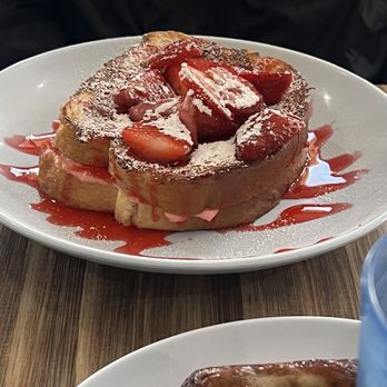 @ The Diner - Strawberry Stuffed Pancakes - Breakfast & Brunch Near Me - Orlando, Florida @ The Diner - Strawberry Stuffed Pancakes - Breakfast & Brunch Near Me - Orlando, Florida