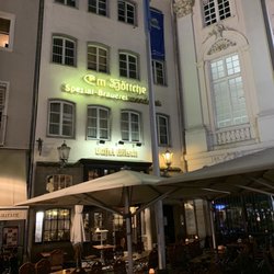 Gaststätte Em Höttche - ... Abendstimmung vor dem Lokal ...