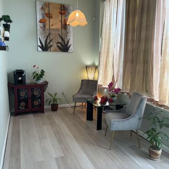 Massage Lee - bright spacious - Massage Near Me - Virginia Beach, Virginia