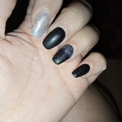 Art Nails - All left hand nails are crooked and go to one side