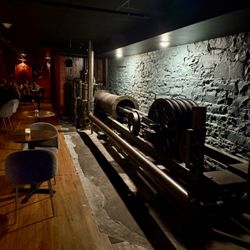 The Fitz - Historical elevator piston