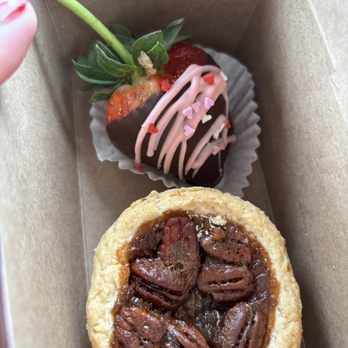 Maple Bakery - Bakeries Near Me - Vaughan, Ontario