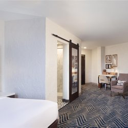 Hotel Royer Urbana Champaign, Tapestry Collection by Hilton - Guest room