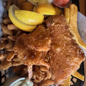 The Chowder Barge - Fisherman Platter - Seafood Near Me - Wilmington, California