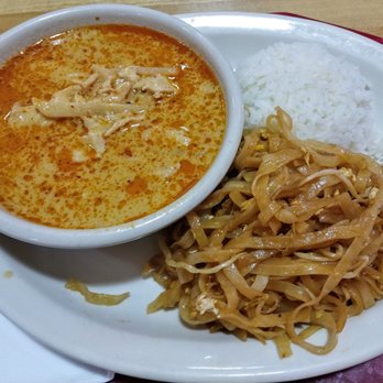 O'Char Thai - Combo 1 - chicken curry, pad Thai, rice - Thai Near Me - Bellevue, Washington